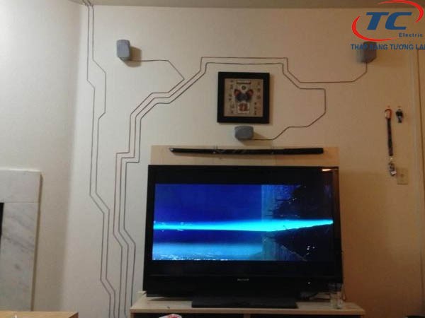 đi dây diện nổi theo hình bảng mạch điện tử